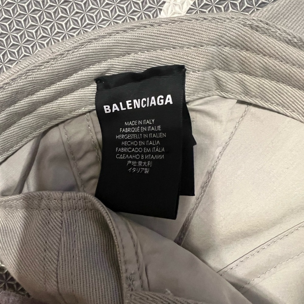 Balenciaga Light Gray Logo Cap - Picture 3 of 3
